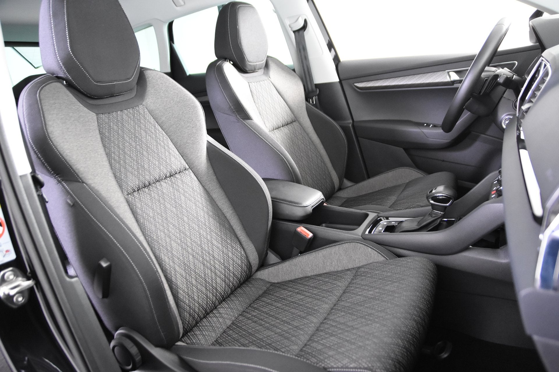 Skoda Karoq 1.5 TSI Selection *1ste Eigenaar*4x Stoelverwarm, Auto's, Dealer onderhouden, Stof, 4 cilinders, Karoq