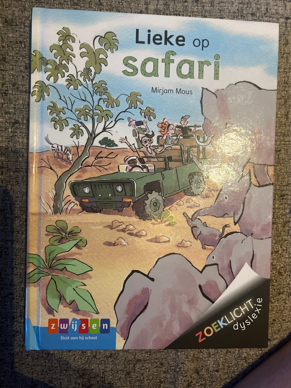 Lieke op safari - Mirjam Mous (Zoeklicht Dyslexie), Ophalen of Verzenden, Zo goed als nieuw, Fictie algemeen