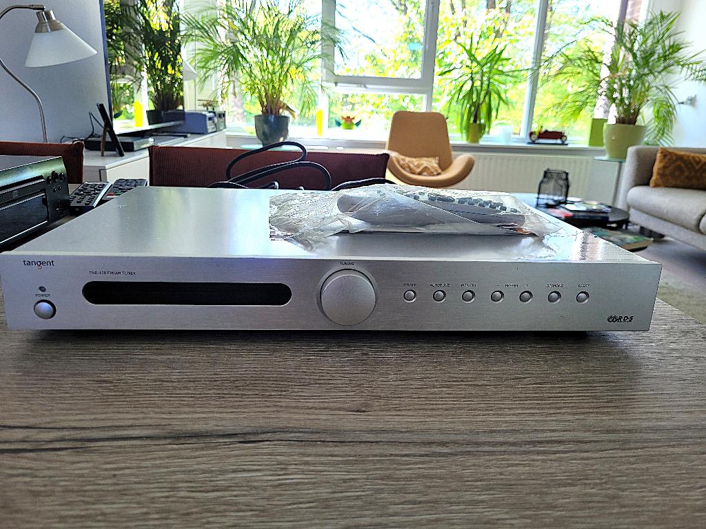 Tuner Tangent FM/AM   type TNR-100 met afstandsbediening, Ophalen of Verzenden