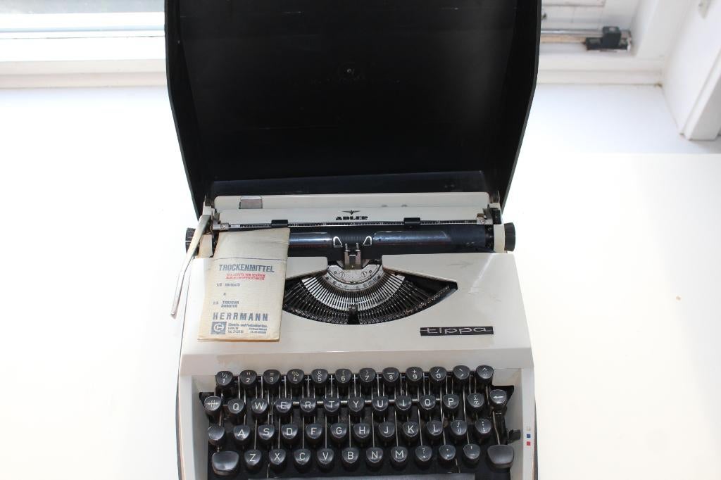 Adler Tippa met zwarte koffer, Diversen, Typemachines, Ophalen, Gebruikt