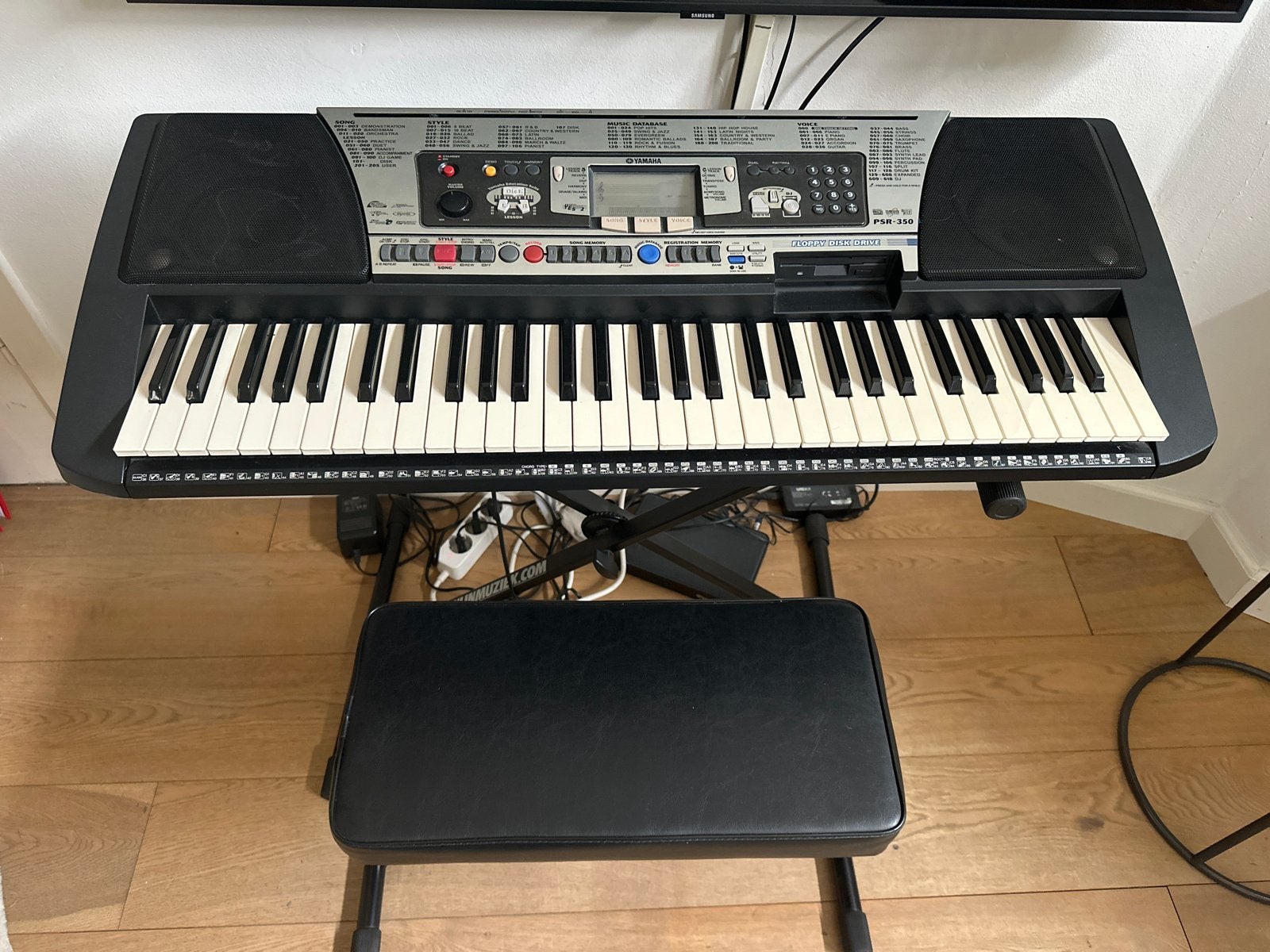 Yamaha PSR-350 Keyboard met standaard en krukje, Muziek en Instrumenten, Ophalen, Yamaha, Aanslaggevoelig, 61 toetsen