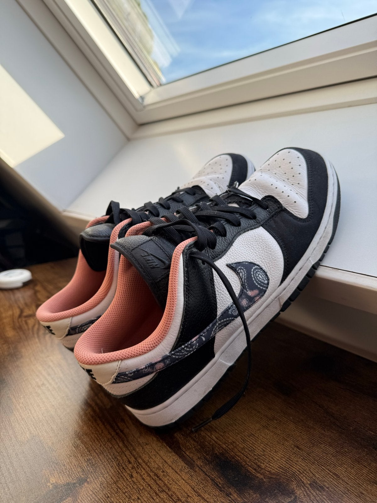 Custom Nike Dunk Low Paisley - Zwart/Wit/Roze, Ophalen of Verzenden, Gedragen, Zwart, Sneakers of Gympen
