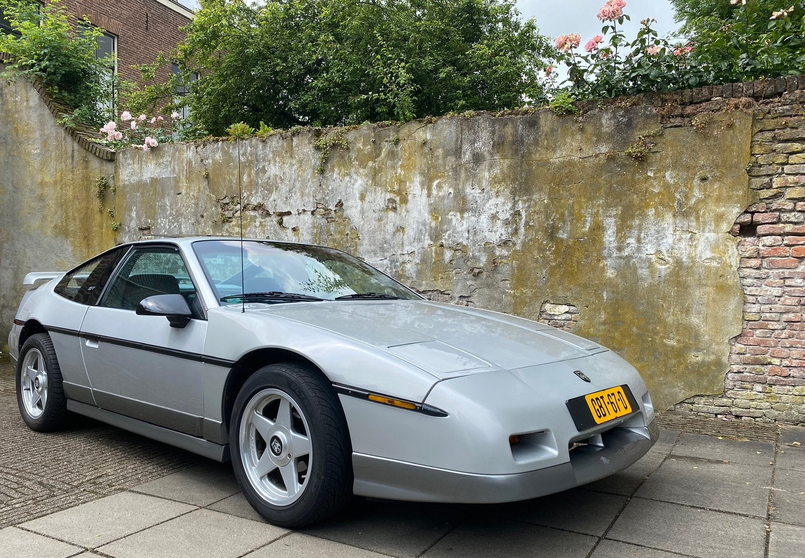 Mooie Pontiac Fiero GT 2.8 V6 steeds zeldzamer!, Auto's, Pontiac, Overige modellen, Handgeschakeld, Grijs, 1120 kg