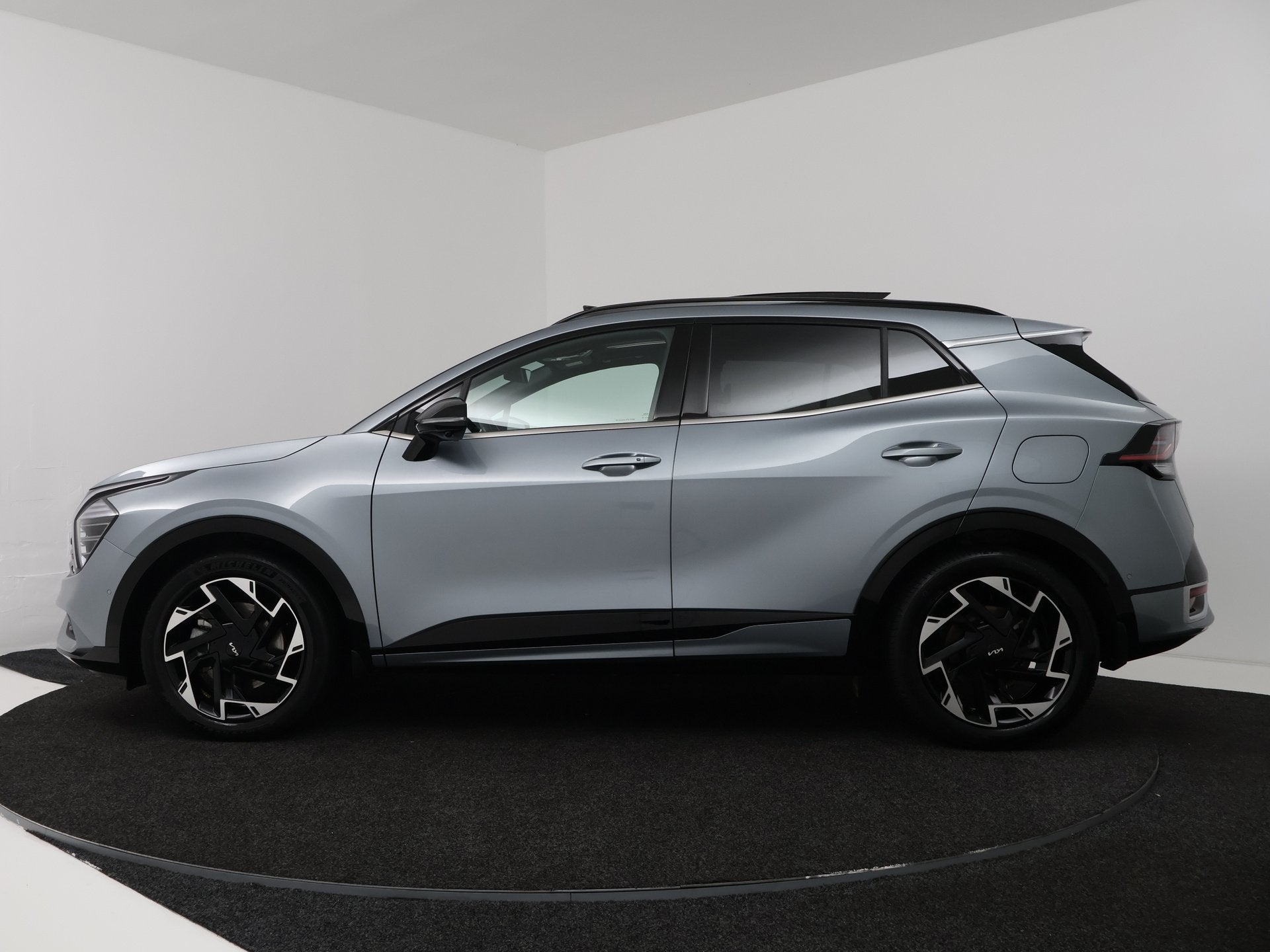Kia Sportage 1.6 T-GDi Plug-in Hybrid AWD GT-PlusLine | Pano, Auto's, Automaat, 12 maanden, Zwart, 4 cilinders