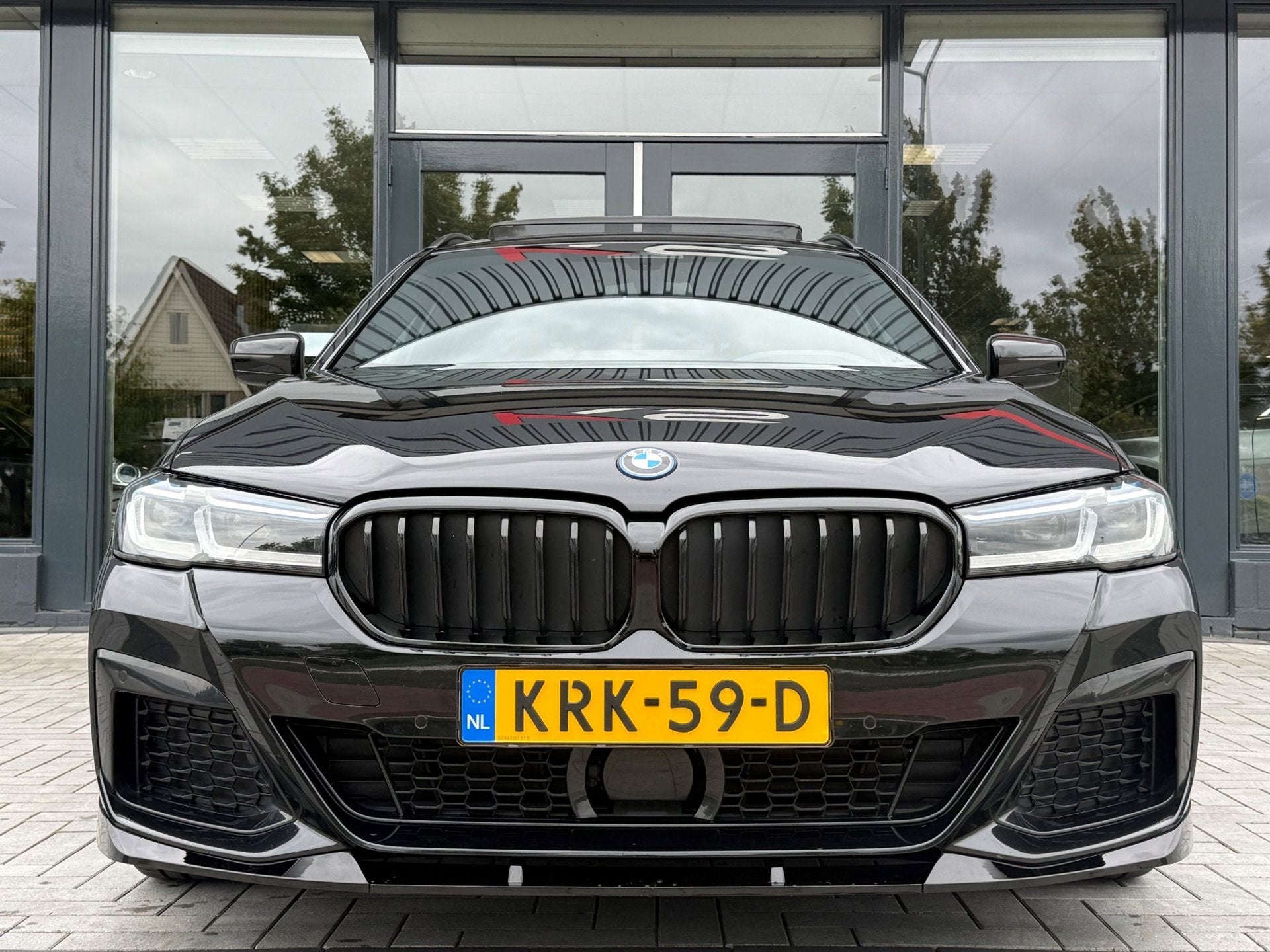 BMW 5-serie Touring 530e Business M Pano Laser HUD Camera, Achterwielaandrijving, Gebruikt, 4 cilinders, Zwart