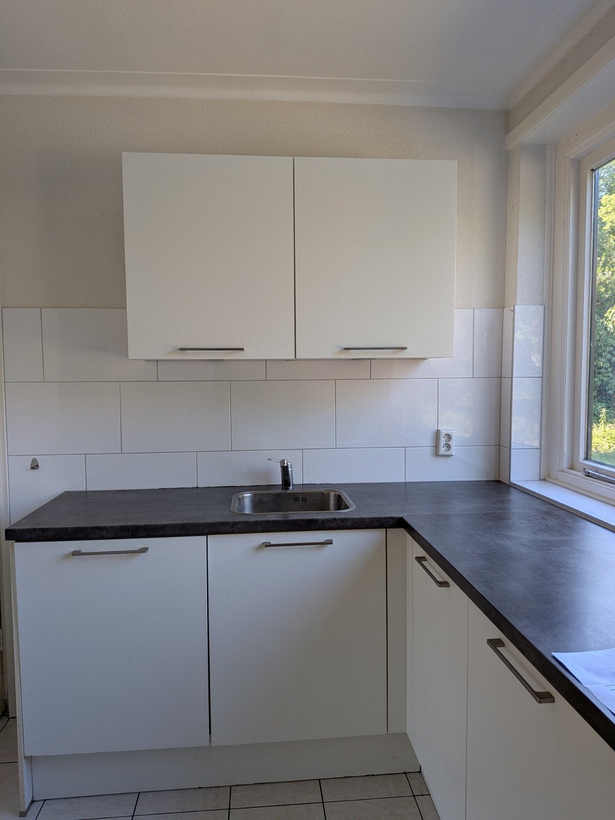 Keuken met Whirlpool apparatuur, Ophalen, Gebruikt, Wit, Hoekkeuken