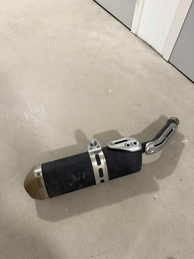 Uitlaat Yamaha Tenere 700, Ophalen