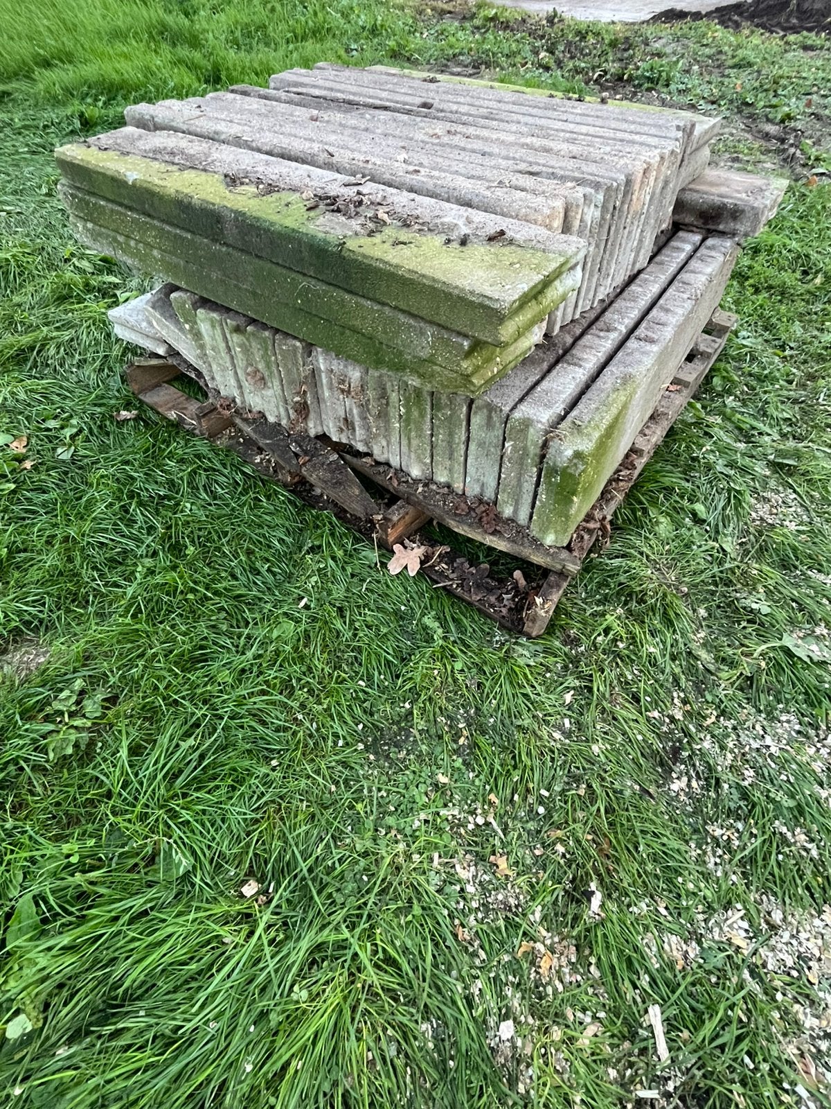trottoirbanden 28 stuks, Ophalen, Zo goed als nieuw, Minder dan 180 cm, Palen