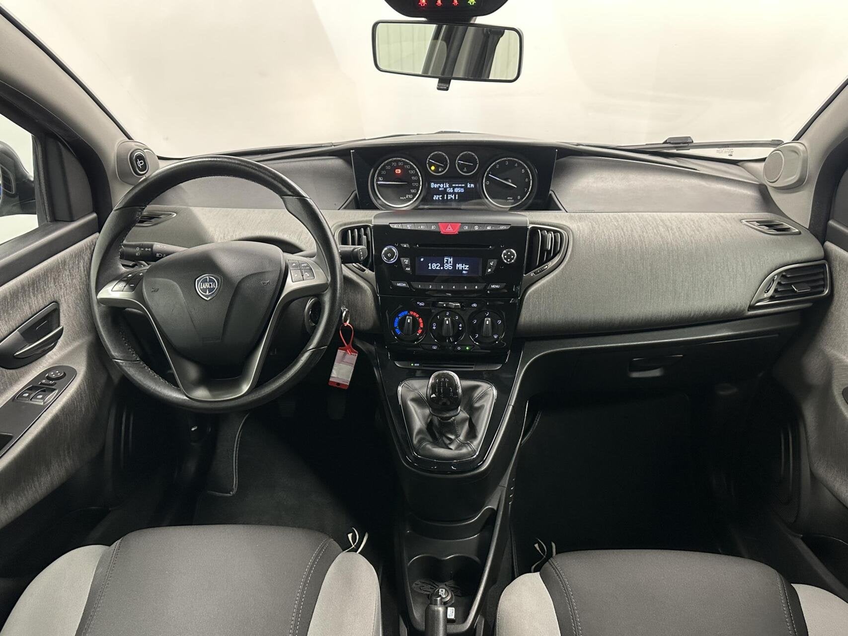 Lancia Ypsilon 0.9 TwinAir S MomoDesign AIRCO LM., Voorwielaandrijving, Euro 5, Gebruikt, Met garantie (alle)