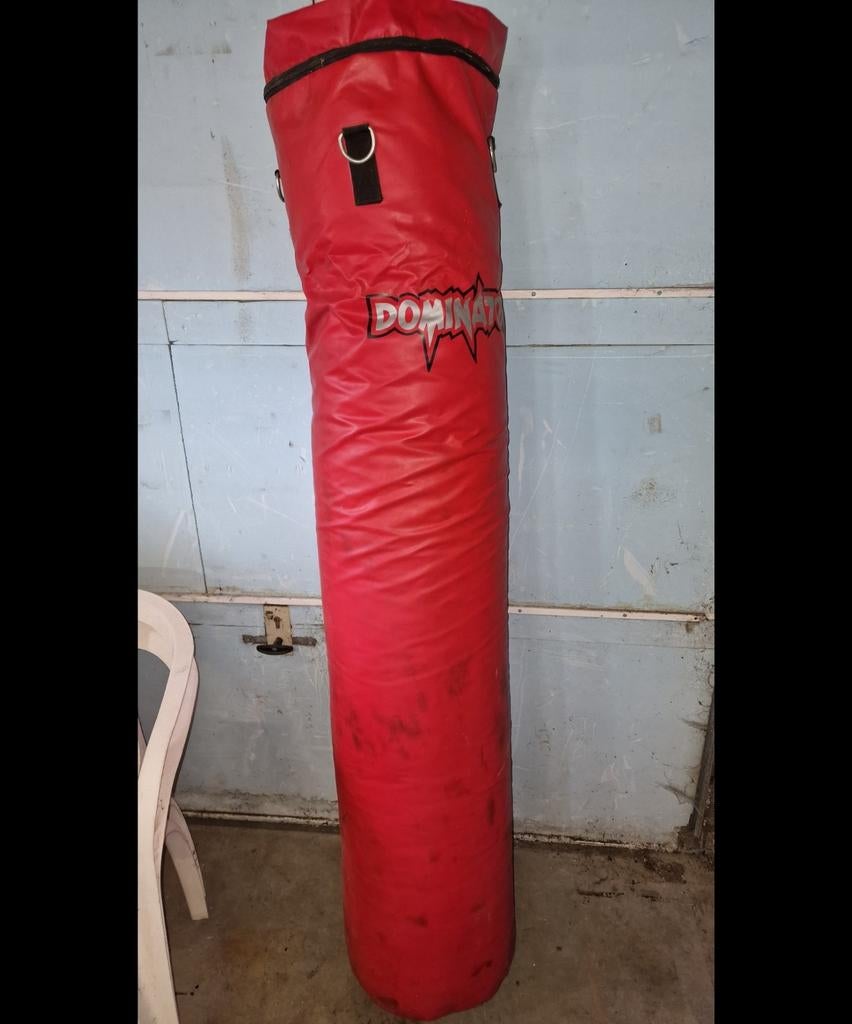 Gratis op te halen. Dominator Bokszak - Rood, Sport en Fitness, Ophalen, Gebruikt, Bokszak