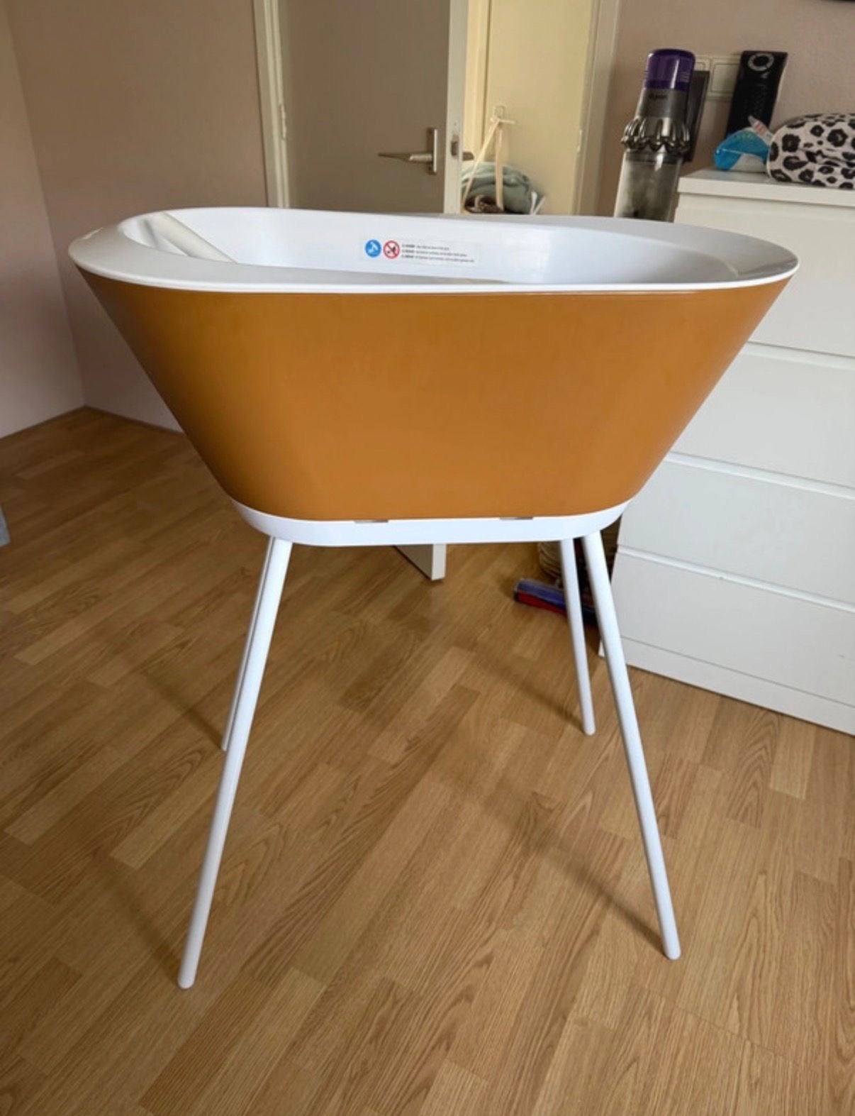we-too baby badje met standaard en badzitje, Kinderen en Baby's, Ophalen, Zo goed als nieuw, Badje, Overige merken