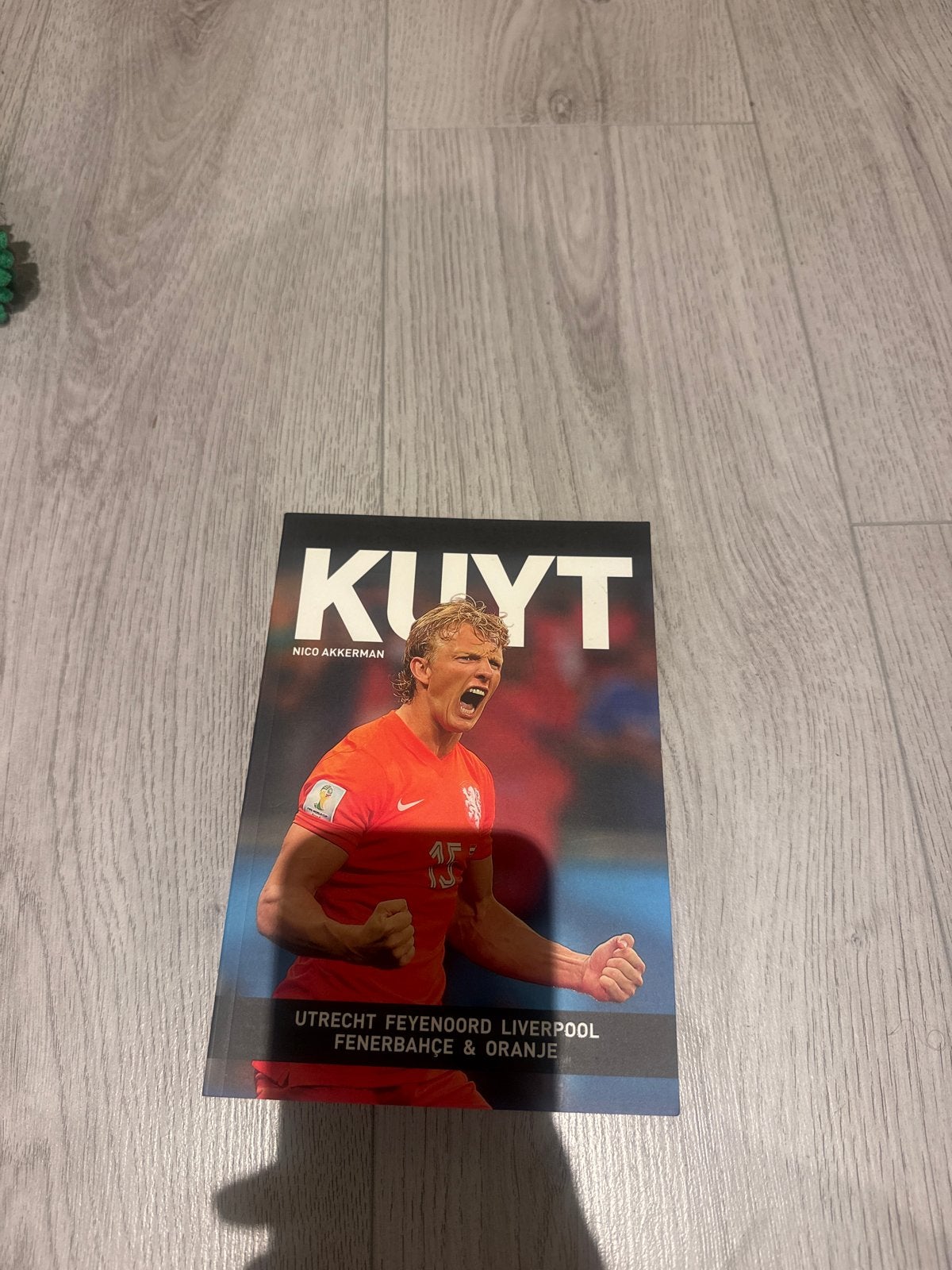 Boek Kuyt - Utrecht, Feyenoord, Liverpool, Fenerbahçe & Oran, Ophalen of Verzenden, Zo goed als nieuw, Overige sporten