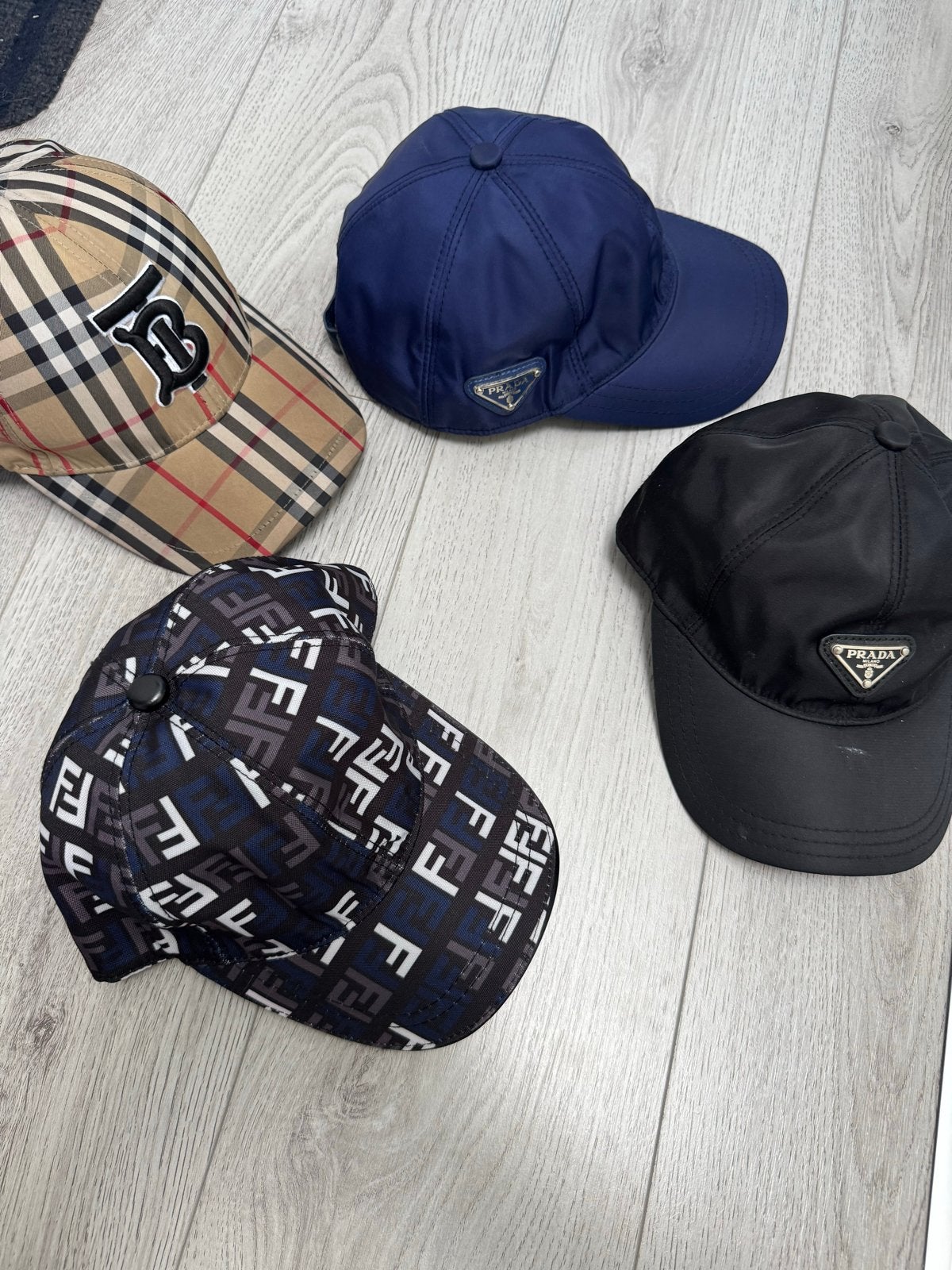 Designer petten: Burberry, Fendi, Prada, Ophalen, Gedragen, One size fits all, Pet