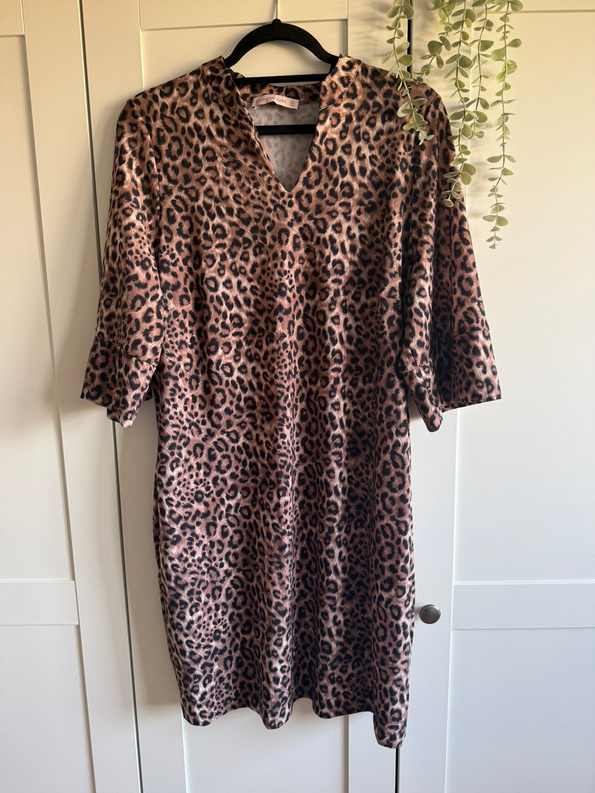 Studio Anneloes, travelstof panterprint jurkje maat M, Kleding | Dames, Jurken, Maat 38/40 (M), Bruin, Ophalen of Verzenden, Zo goed als nieuw