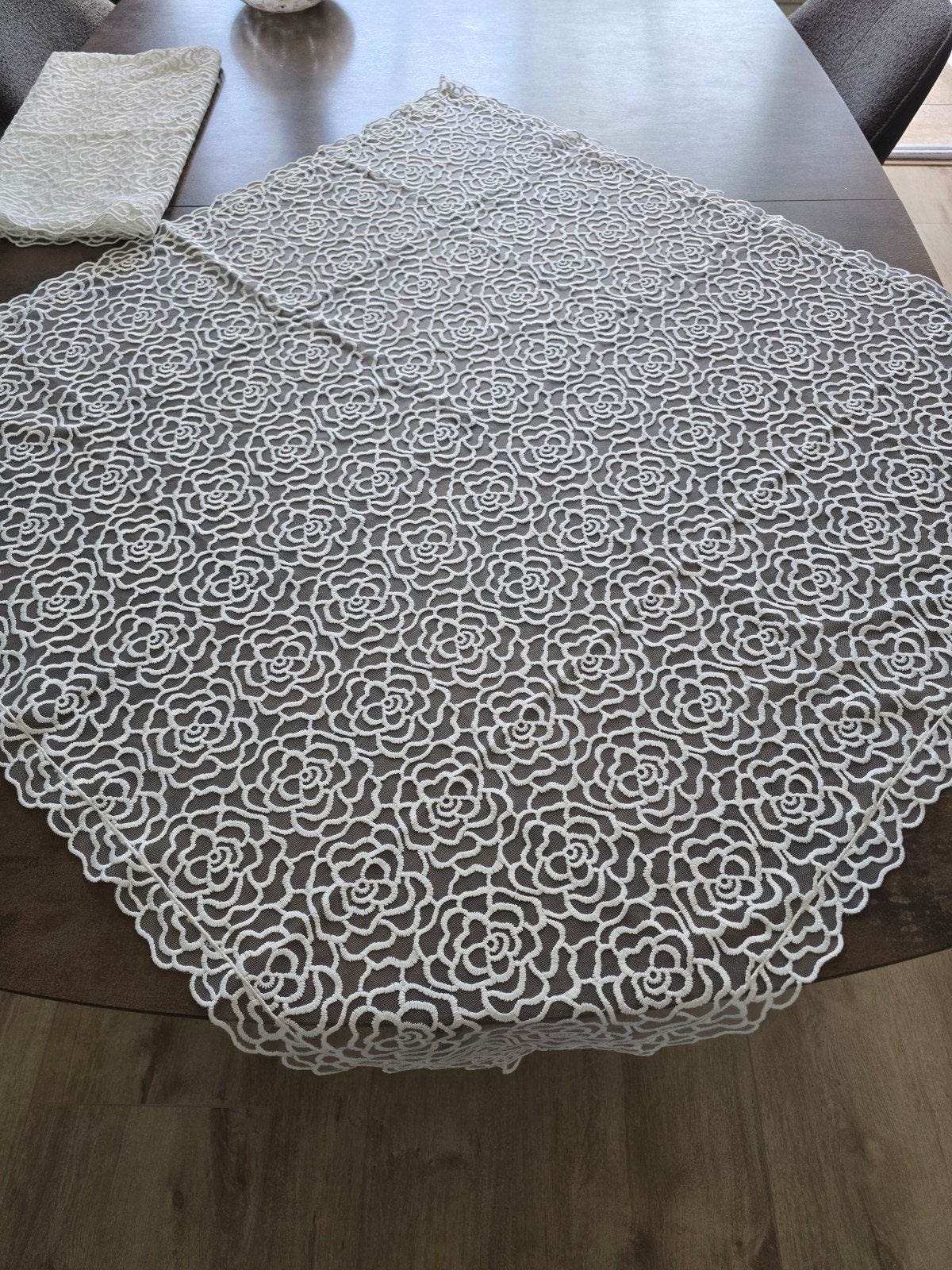 NIEUW! Set van 2 kanten tafelkleden met rozenpatroon (F&S), Ophalen of Verzenden
