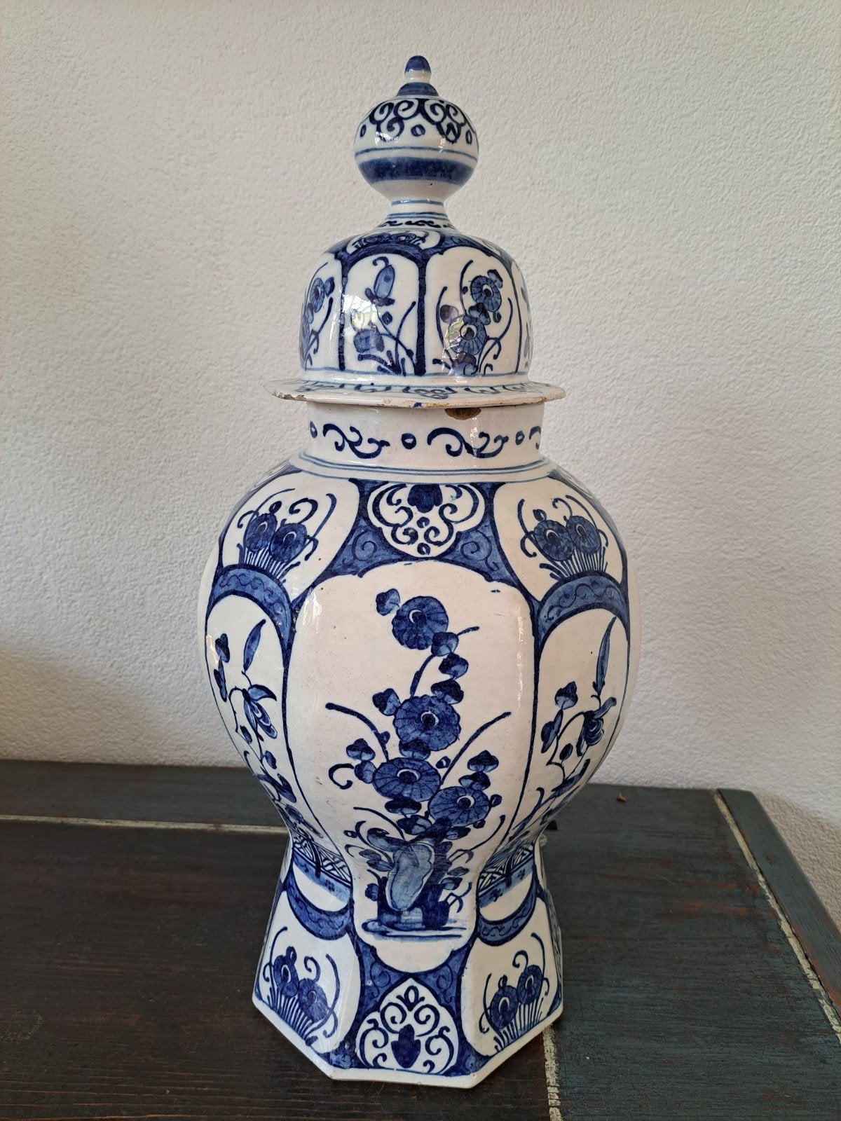 18e eeuw Delfts aardewerk deksel vaas. 52 cm hoog!! ong 1750, Antiek en Kunst, Ophalen of Verzenden