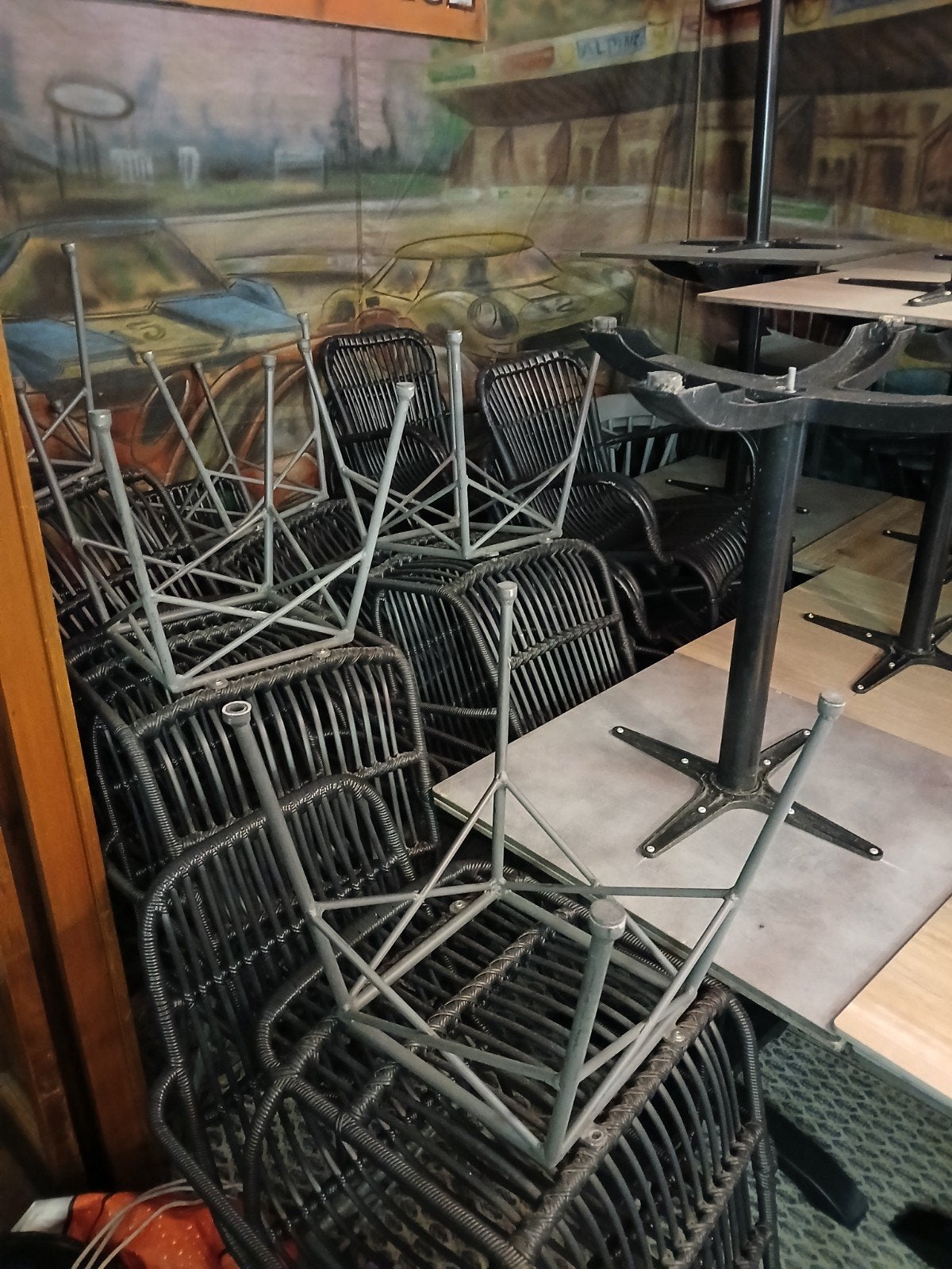 Hip bistro restaurant cafe terras, 28 stoelen met 18 tafels, Tuin en Terras, Tuinstoelen, Gebruikt, Kunststof, Stapelbaar, Ophalen