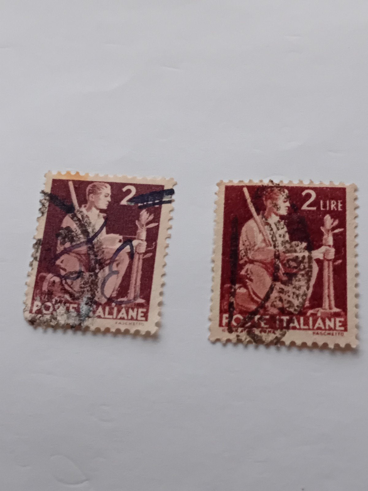 2 Italiaanse postzegels 2 Lire - Gestempeld, Postzegels en Munten, Postzegels | Europa | Italië, Ophalen of Verzenden