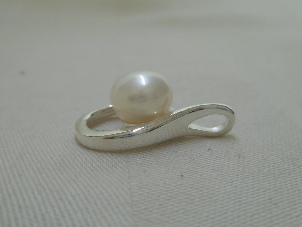 Zilveren hanger met parel nr.830, Sieraden, Tassen en Uiterlijk, Kettinghangers, Verzenden, Zo goed als nieuw, Met parel, Zilver