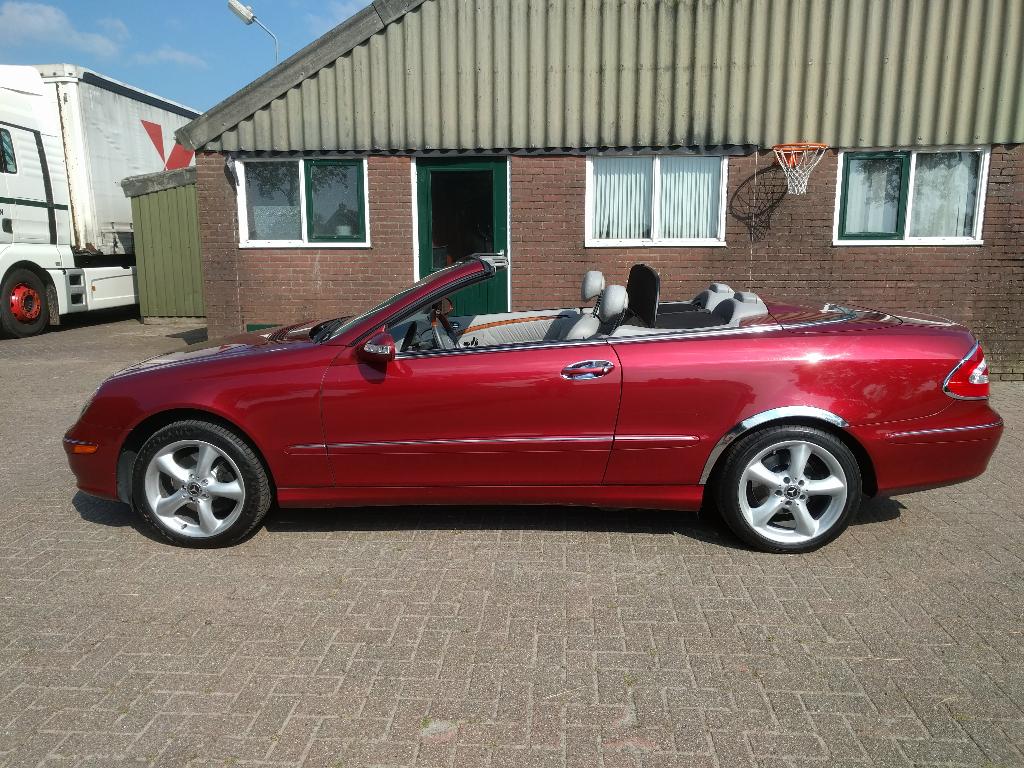 Mercedes-Benz CLK  320    2005   Maroon Rood, Automaat, Achterwielaandrijving, Cabriolet, 4 stoelen