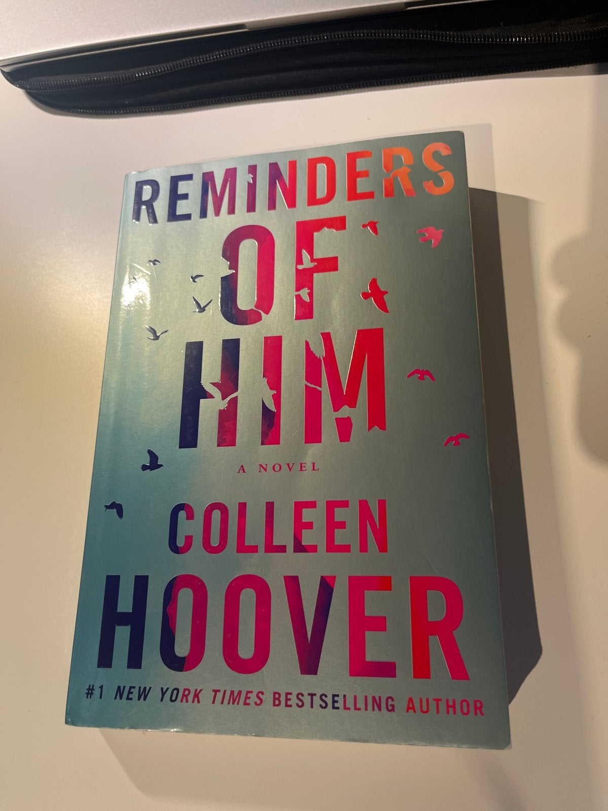 Reminders of Him - Colleen Hoover (roman), Boeken, Romans, Ophalen of Verzenden, Zo goed als nieuw, Amerika