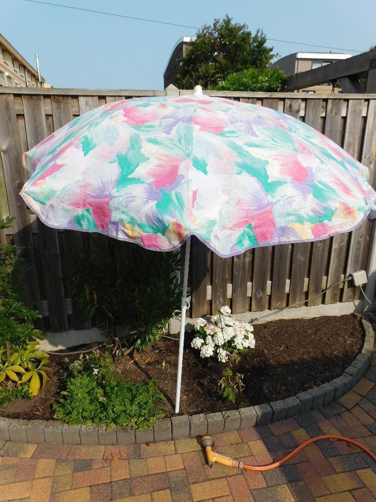 Vintage parasol met diverse kleuren, roze, paars groen geel, Gebruikt, Kantelbaar, Ophalen of Verzenden, 1 tot 2 meter