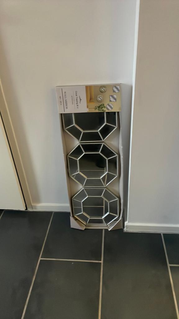 WALL MIRROR, Ophalen of Verzenden, Zo goed als nieuw