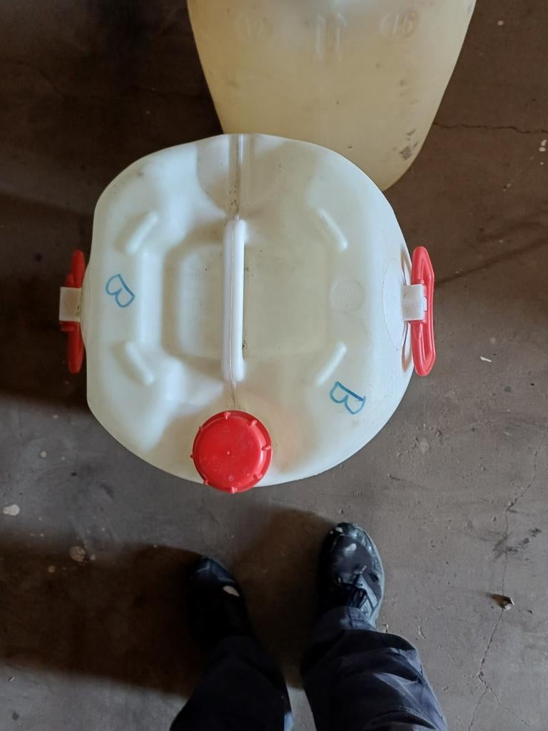 Jerrycan 60 liter voor brandstof .PER STUK  Prijs 12  euro, Ophalen of Verzenden, Gebruikt