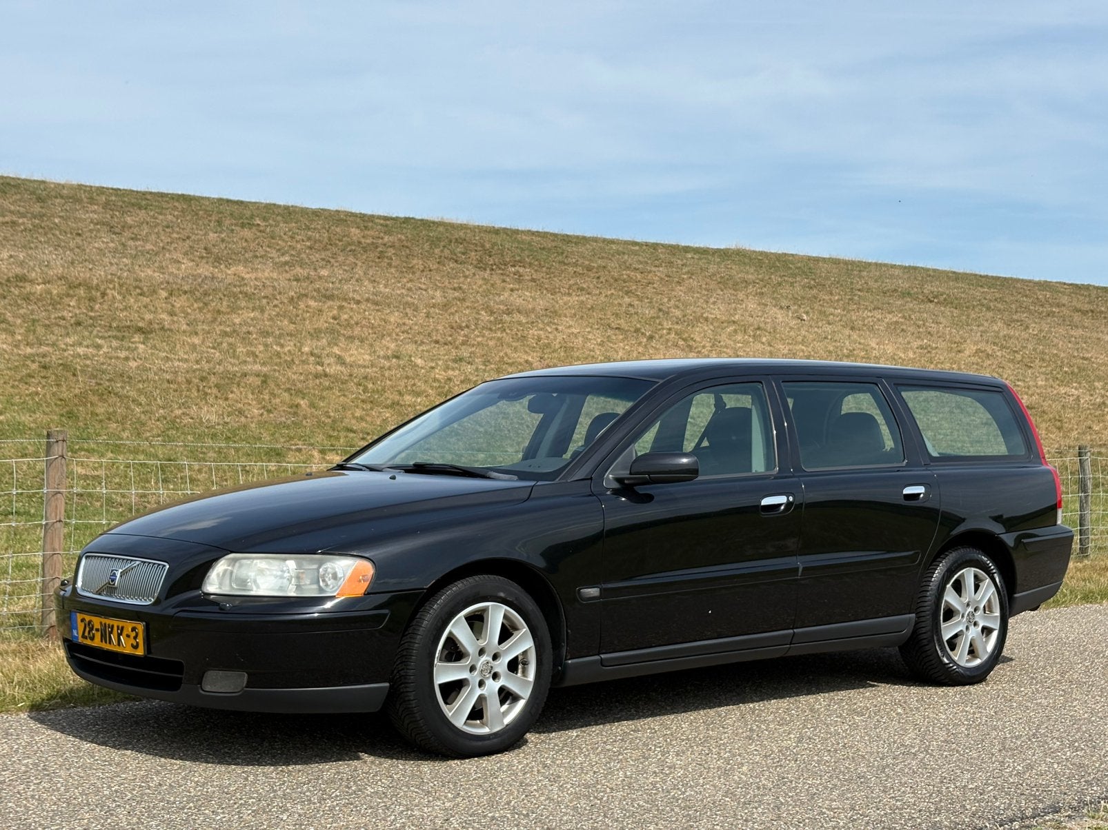 Volvo V70 2.4 140PK AUTOMAAT 2005 Zwart | 7 persoons | Xenon, Euro 5, Zwart, Leder en Stof, Zwart