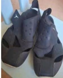 Jordan Sandalen Zwart Maat 35 - Comfortabel & Stijlvol, Kinderen en Baby's, Kinderkleding | Schoenen en Sokken, Jongen of Meisje