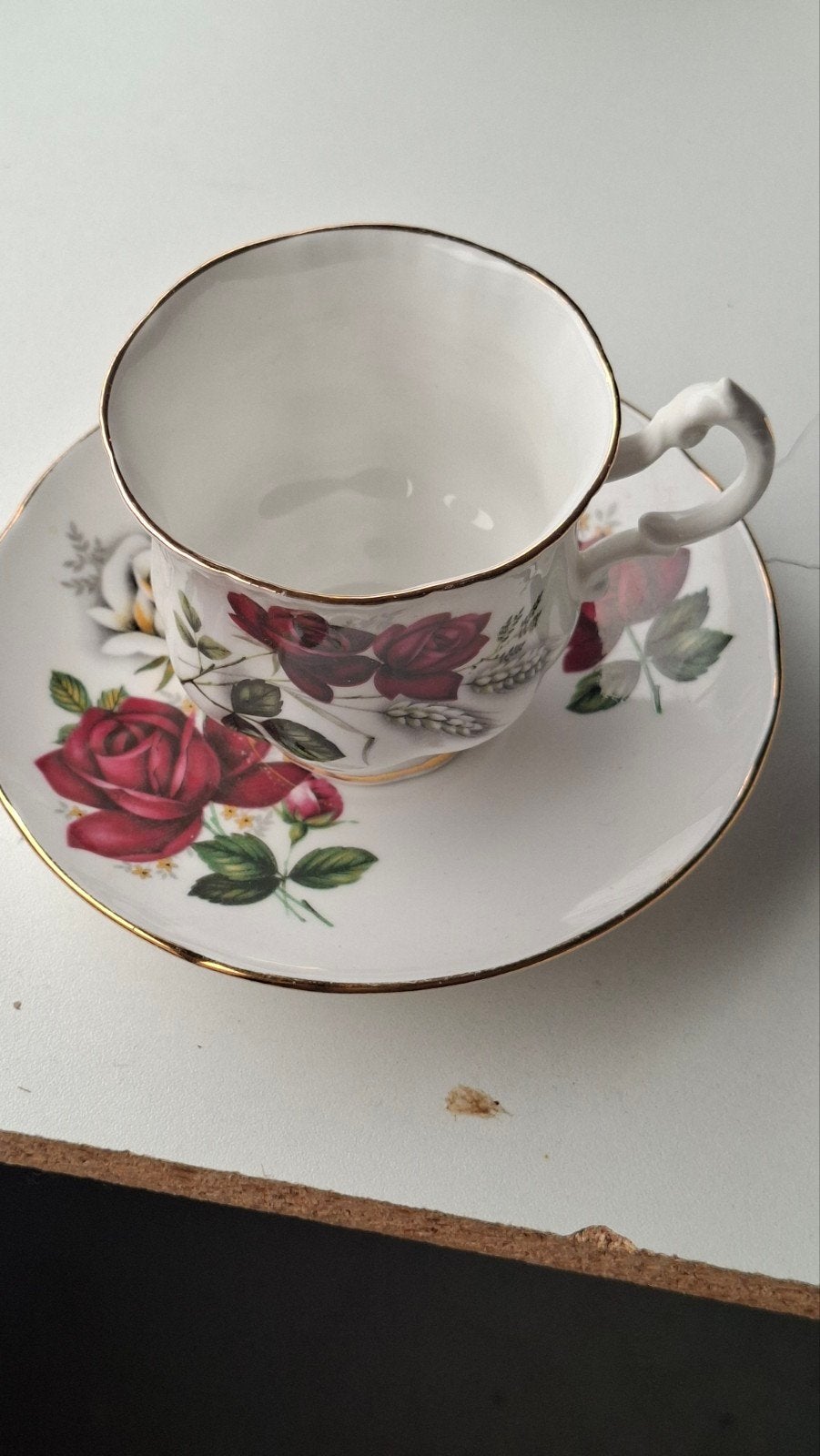 Royal Standard Fine Bone China Kop en Schotel - Rode Rozen, Ophalen of Verzenden