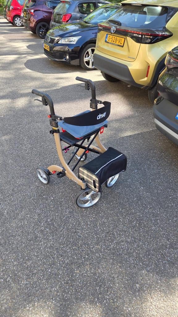 Super nieuwe rollator was net aangeschaft voor t overlijden, Ophalen, Opvouwbaar, Nieuw