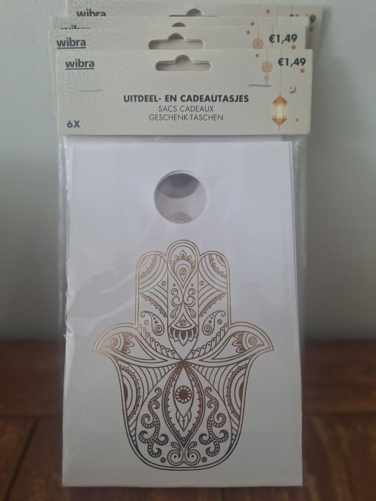 Uitdeeltasjes  / cadeautasjes met gouden versiering  | NIEUW, Ophalen of Verzenden, Nieuw