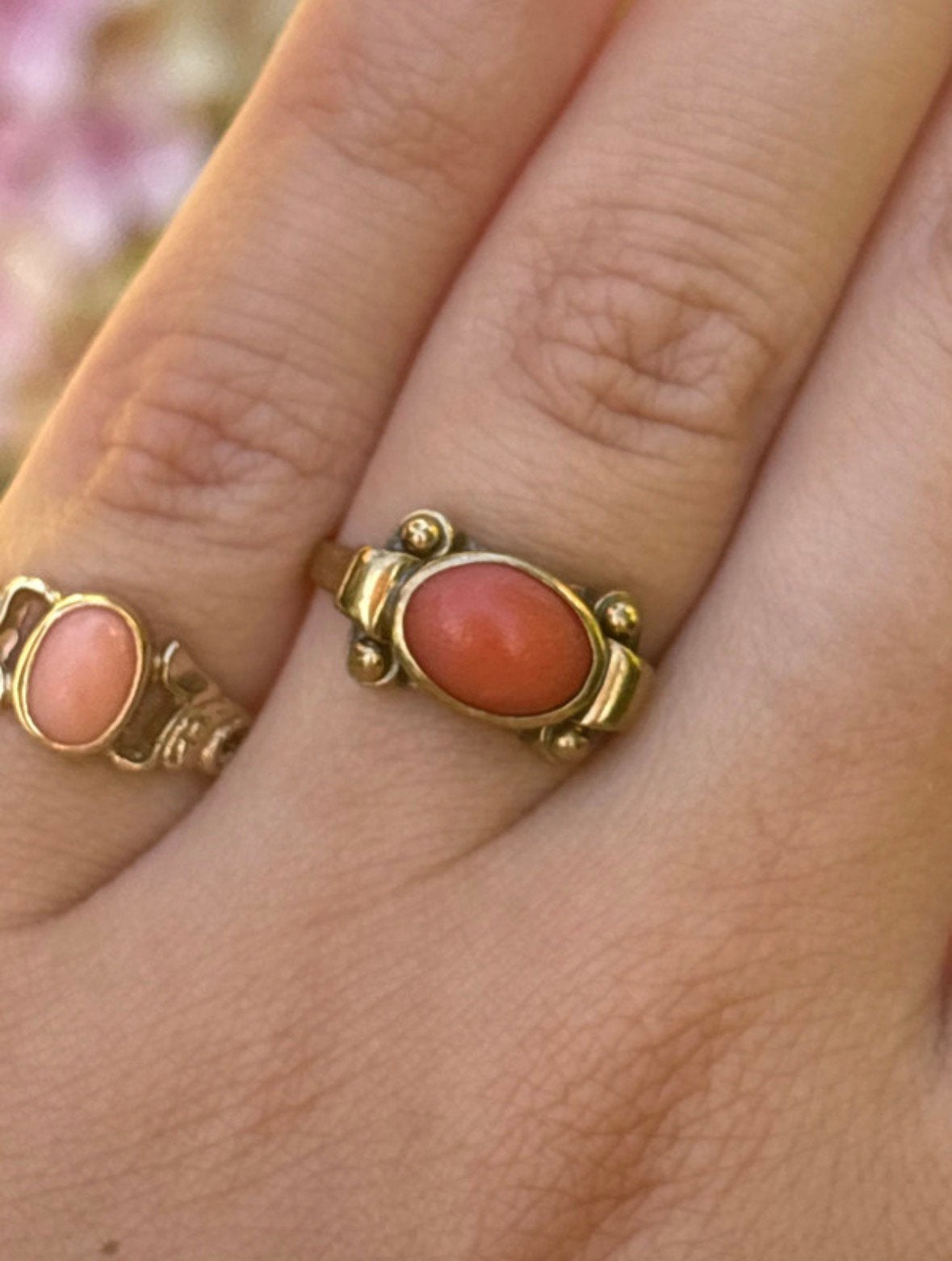 8 karaat gouden ring met bloedkoraal, Verzenden, Zo goed als nieuw, 17 tot 18, Dame