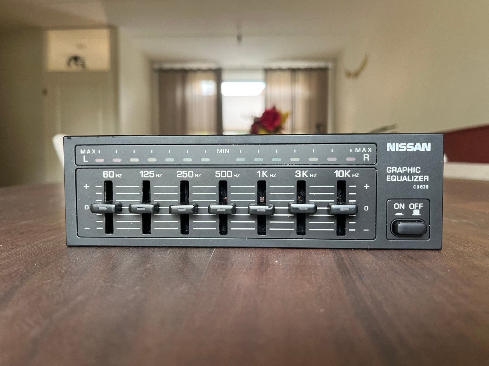 Vintage Nissan / Clarion grafische equalizer, Auto diversen, Ophalen of Verzenden, Zo goed als nieuw