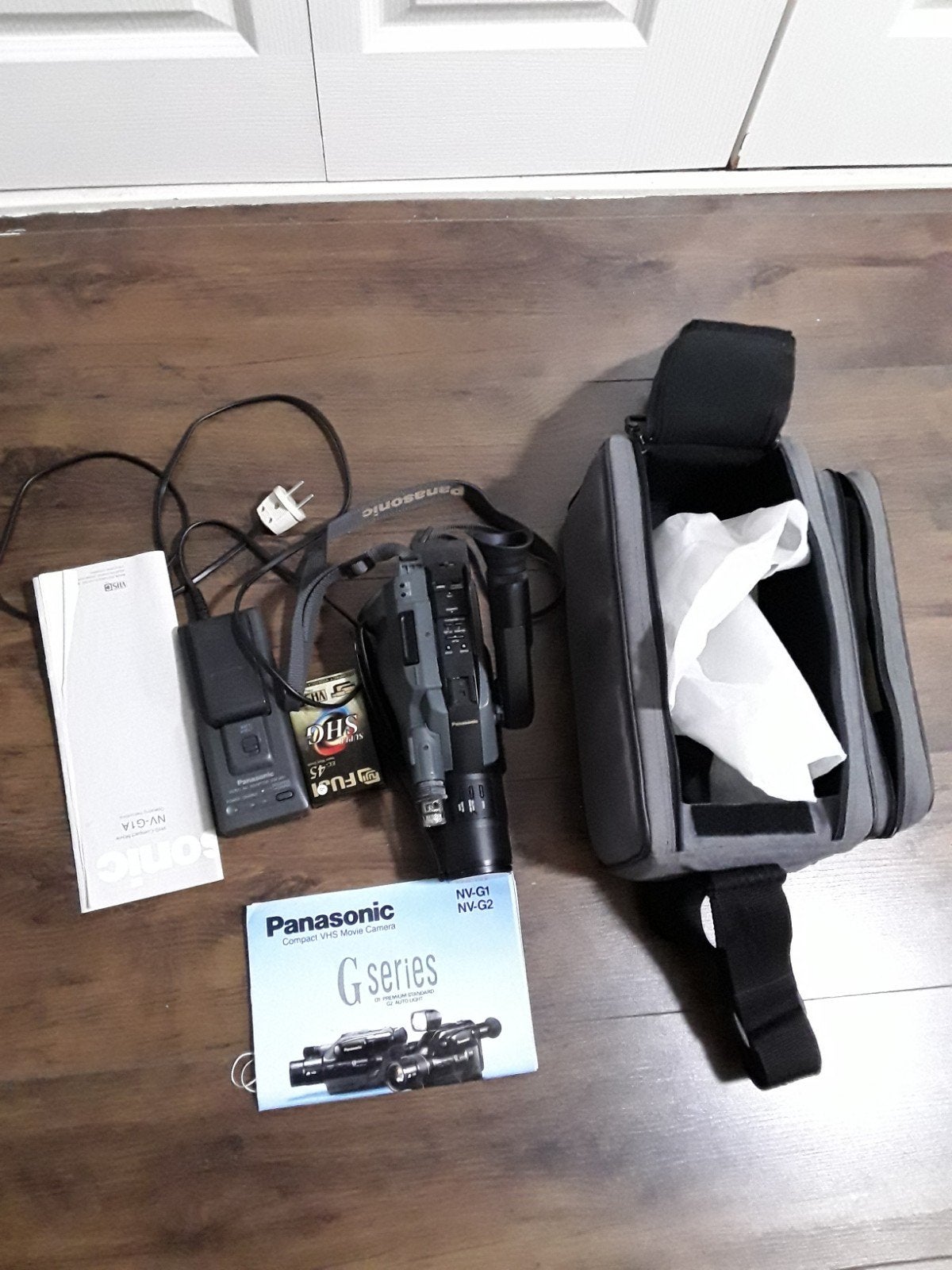 Panasonic NV-G1 VHS-C Camcorder met accessoires, Ophalen of Verzenden, VHS-C of SVHS-C, Camera