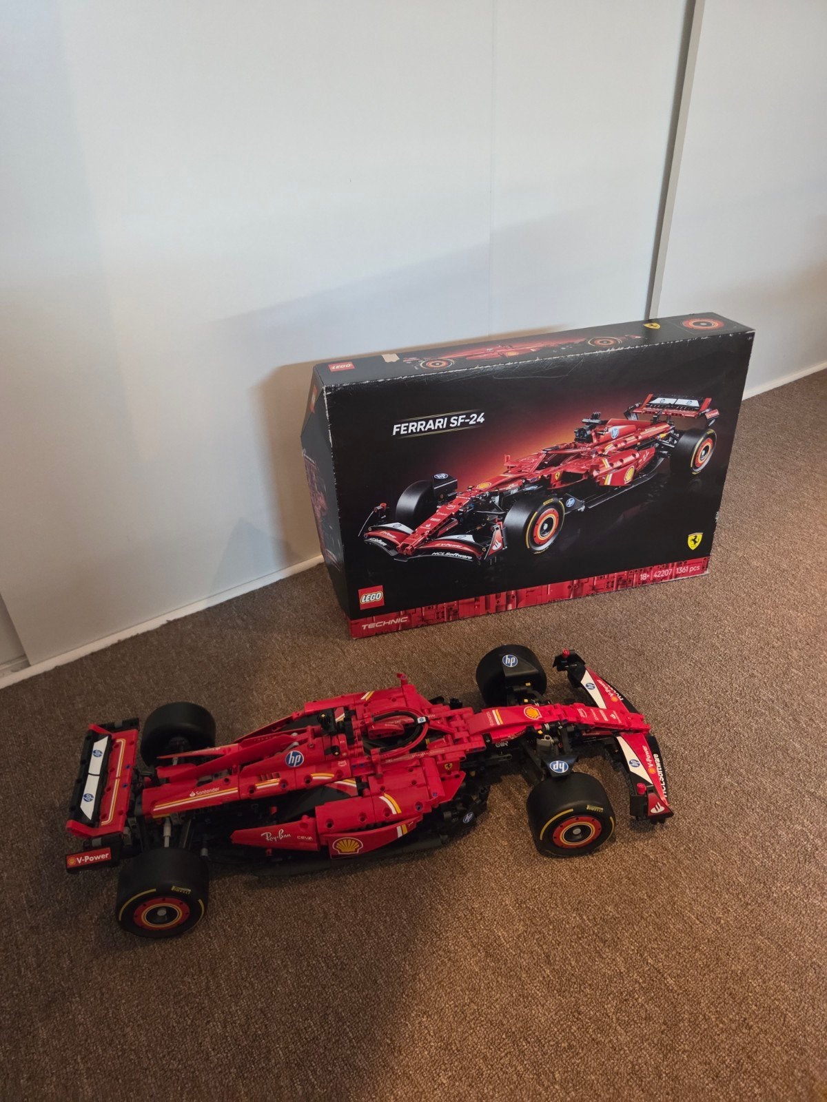 LEGO Technic Ferrari SF-24 Formule 1 Auto, Ophalen of Verzenden, Zo goed als nieuw