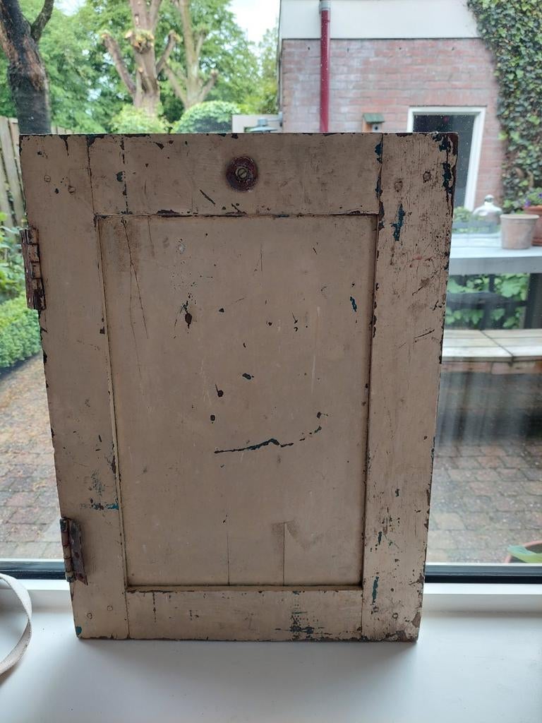 Oud houten deurtje , mooie vanille kleur, Ophalen
