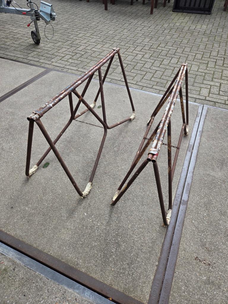 2 stuks schragen metselschragen opperschragen, Ophalen