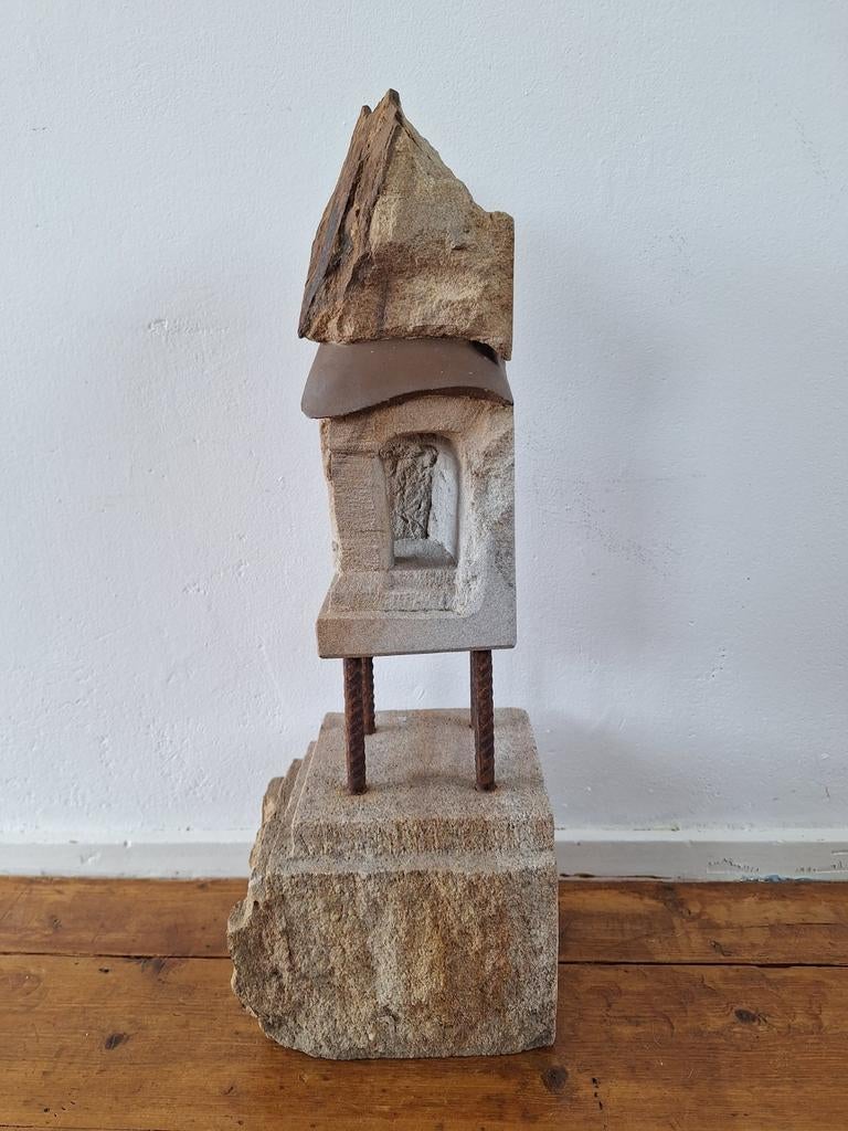 Het Huis, beeld van graniet met metaal, Ophalen of Verzenden