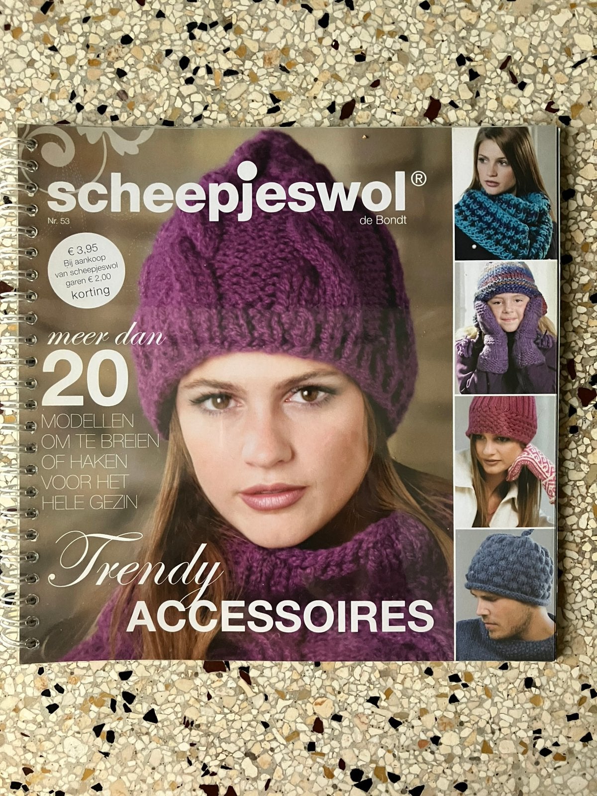 Trendy accessoires: 20+ breipatronen van Scheepjeswol, Hobby en Vrije tijd, Breien en Haken, Ophalen of Verzenden, Zo goed als nieuw