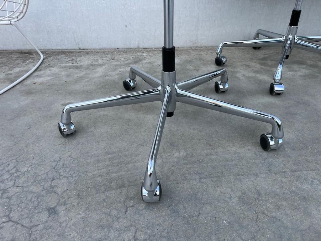 Vitra Eames EA119 wit lederen bureaustoelen, 3x, Verzenden, Wit, Zo goed als nieuw, Bureaustoel