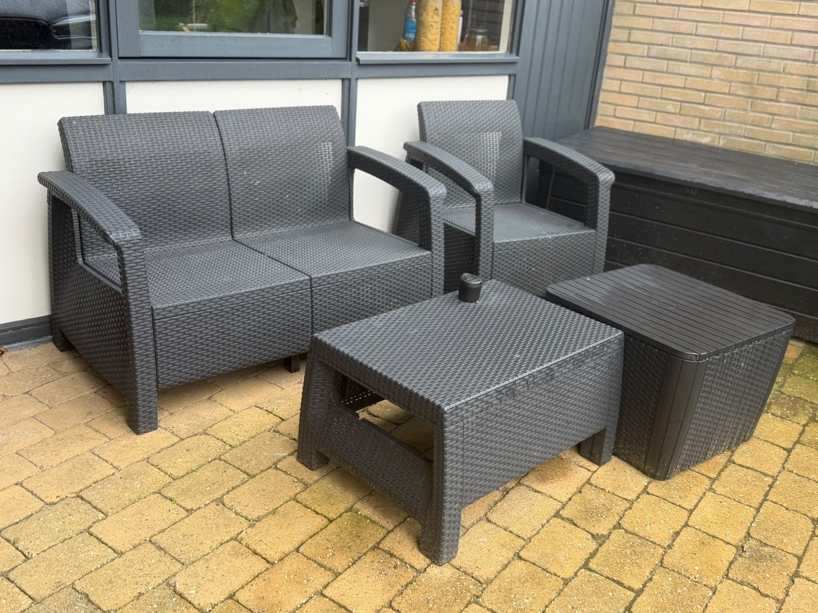 Wicker loungeset met 2-zitsbank, fauteuil en tafels, Ophalen, Gebruikt, 3 zitplaatsen, Loungeset
