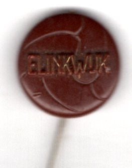 Elinkwijk bruin plastic voetbal club speldje ( Y_077), Ophalen of Verzenden, Zo goed als nieuw, Sport, Speldje of Pin