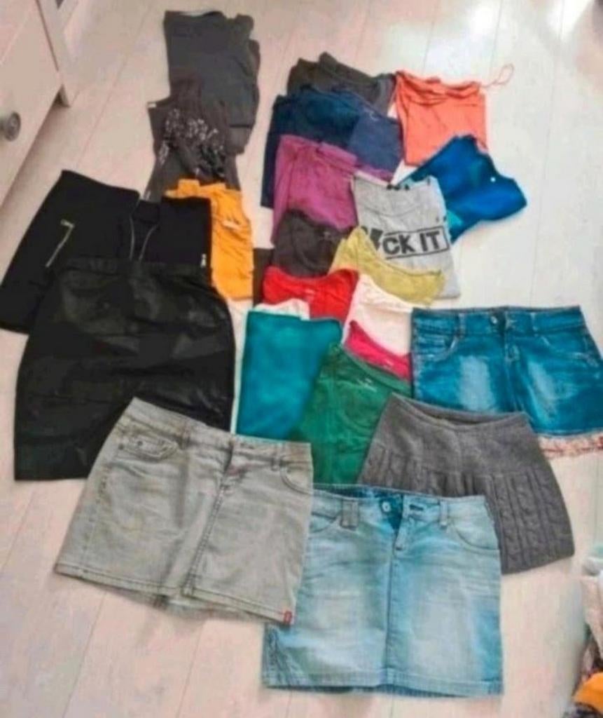 Kledingpakket maat M
27 stuks 6 rokjes
16 t-shirts, Ophalen of Verzenden, Zo goed als nieuw, Maat 38/40 (M)