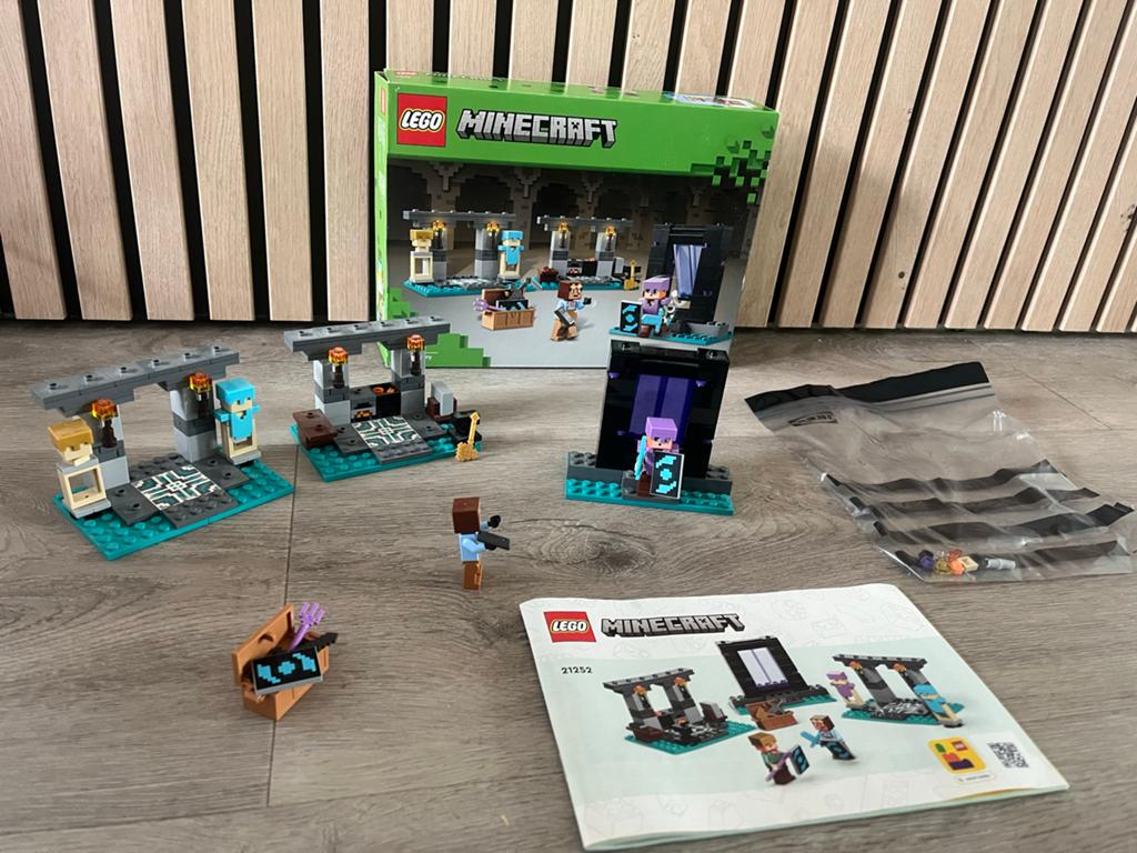 Lego Minecraft 21252 The Armory, Minecraft, Lego, Ophalen of Verzenden, Zo goed als nieuw