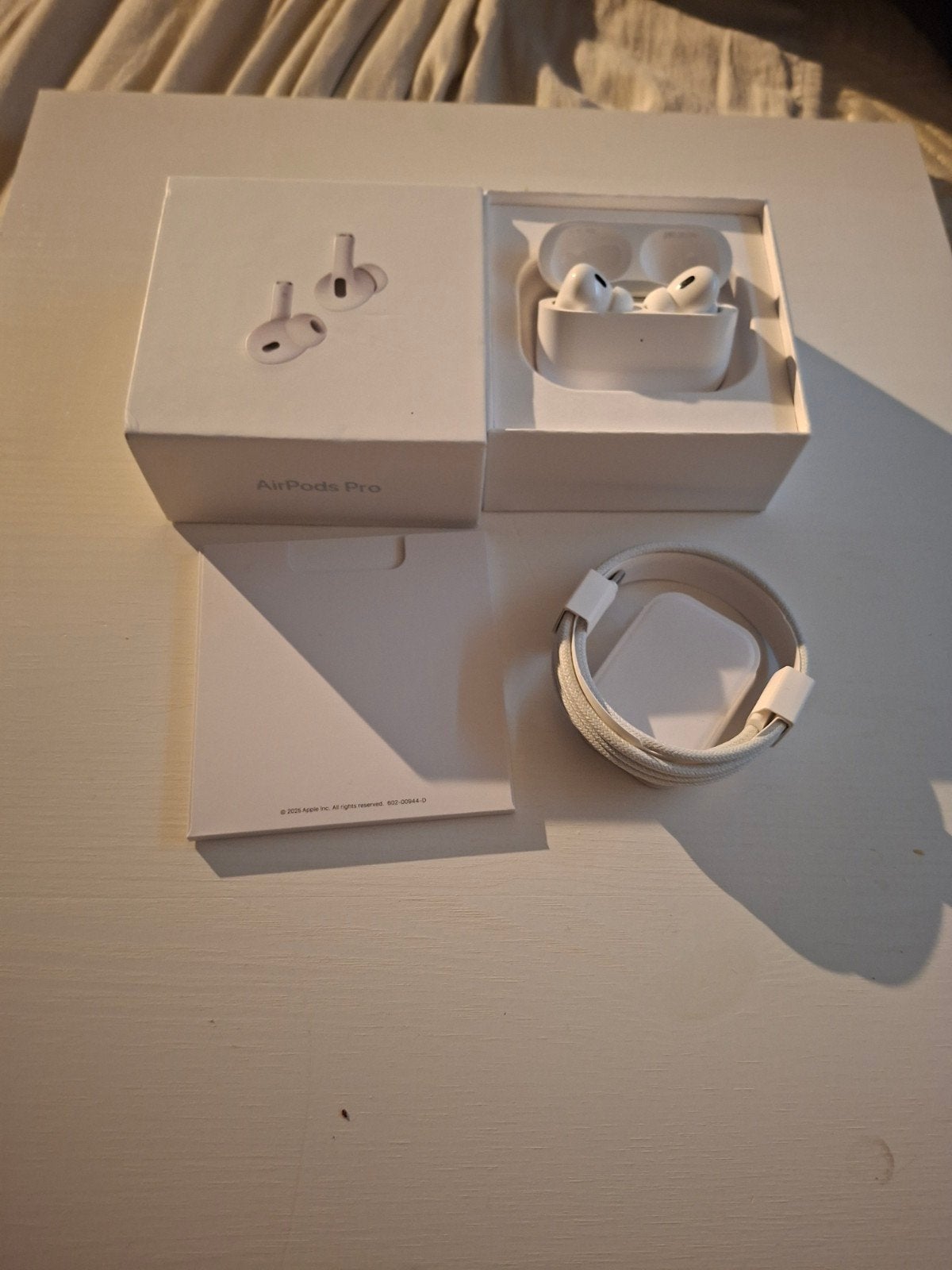 AirPods Pro 2 - Nieuwstaat, ongebruikt, Overige merken, Bluetooth, Zo goed als nieuw, Op oor (supra aural)