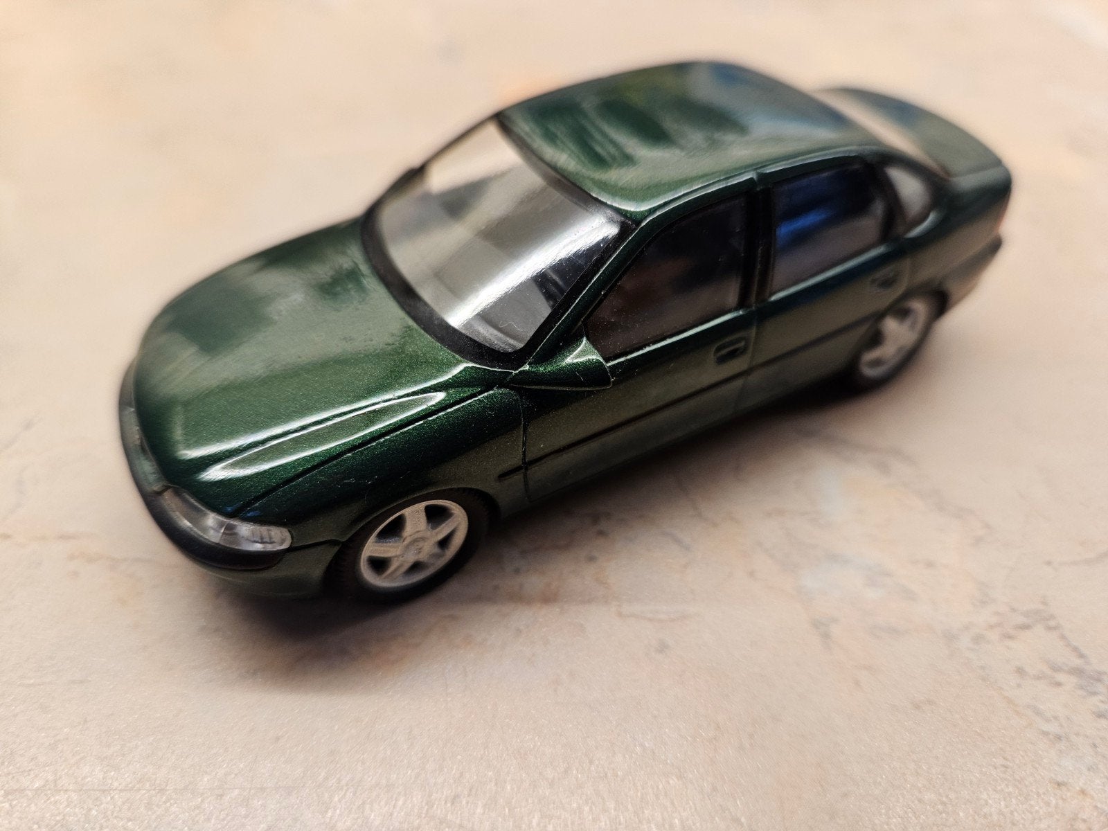 Schuco Opel Vectra B Sedan Green Metallic 1:43, Hobby en Vrije tijd, Modelauto's | 1:43, Ophalen of Verzenden, Zo goed als nieuw