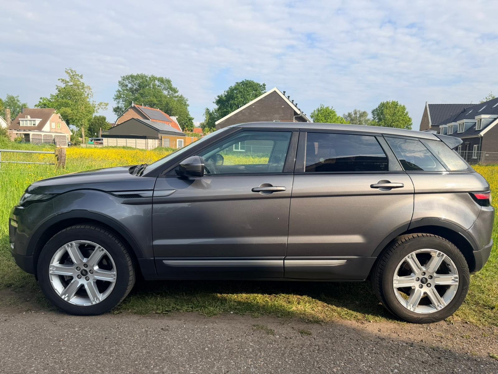 Land Rover Range Rover Evoque 2.0 TD4 4WD AUT 2016 Grijs, Auto's, Land Rover, Automaat, Achterwielaandrijving, Zwart, 2000 kg