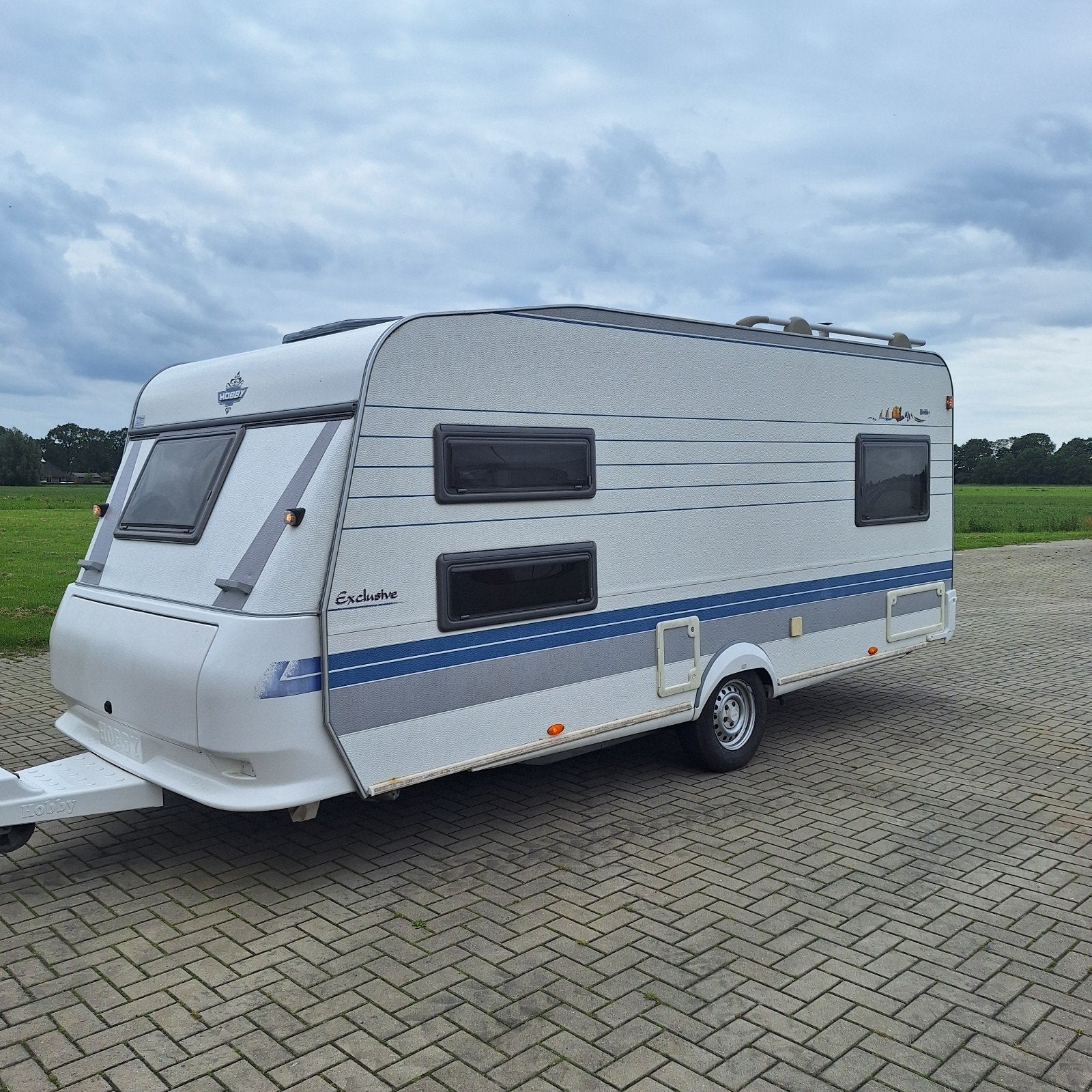 Hobby Exclusive 495, Voortent, Stapelbed, Banden 2025, Dwarsbed, Hobby, Schokbreker, Bedrijf